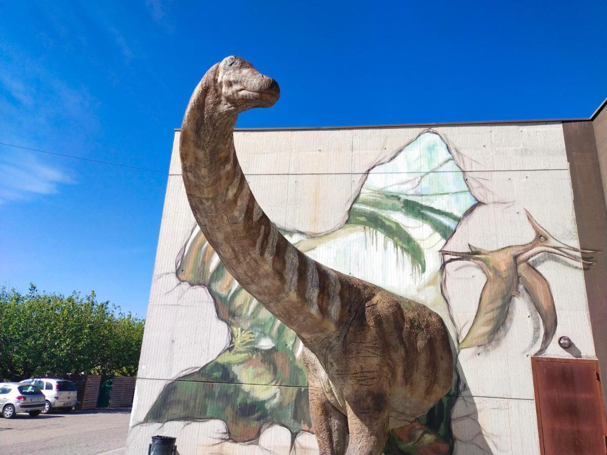 Coll de NargóDinosaur Houseアパートメント エクステリア 写真