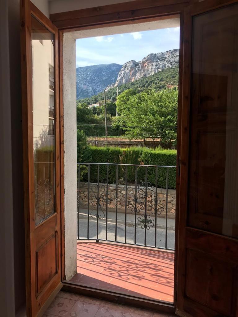 Coll de NargóDinosaur Houseアパートメント エクステリア 写真